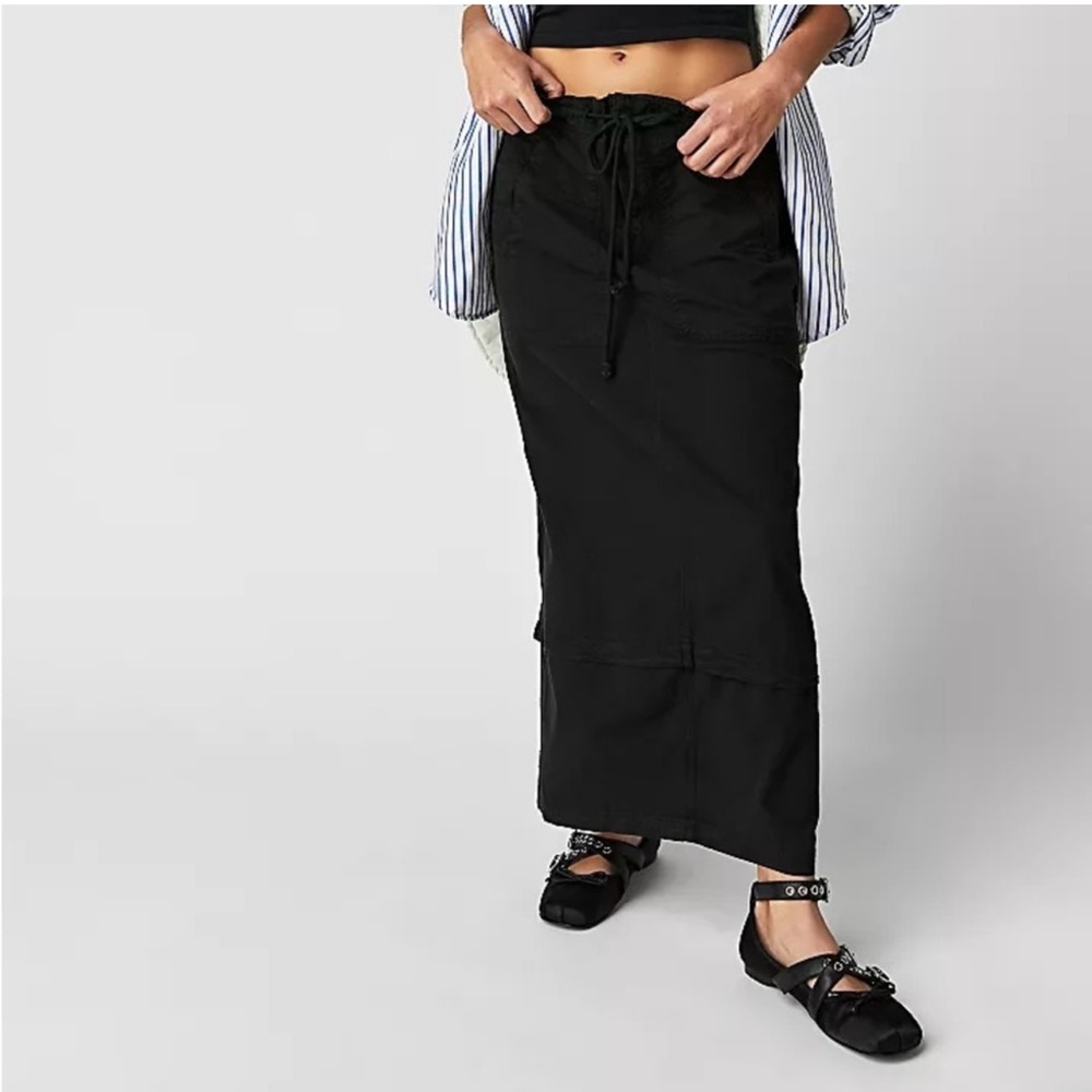 FREE PEOPLE Lizzie Parachute Black Maxi Skirt size 4 tie waist, pockets, slit